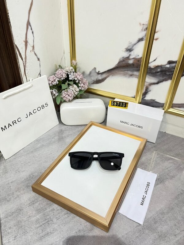 Marc Jacob Wayfarer Sunglass - Image 3