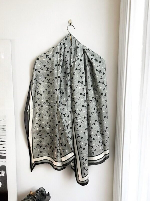 Louis Vuitton Stole