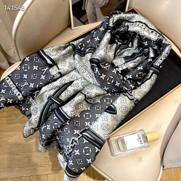 Louis Vuitton Stole - Image 3