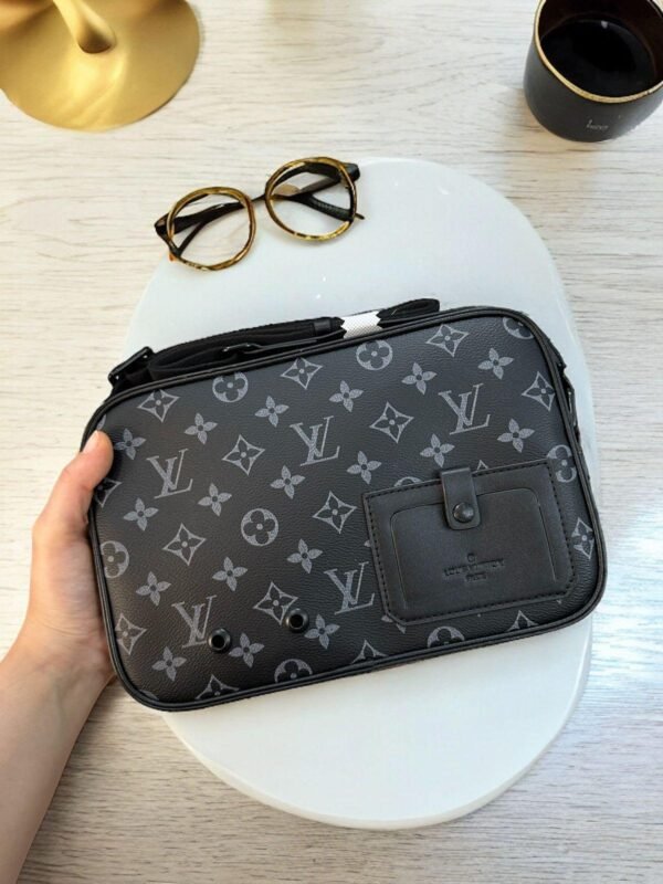 Louis Vuitton Messanger Bag - Image 2