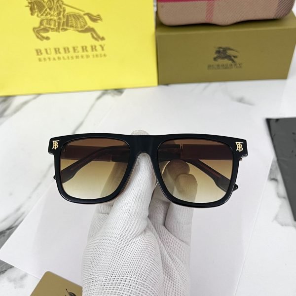 Burberry Wayfarer Sunglass - Image 3
