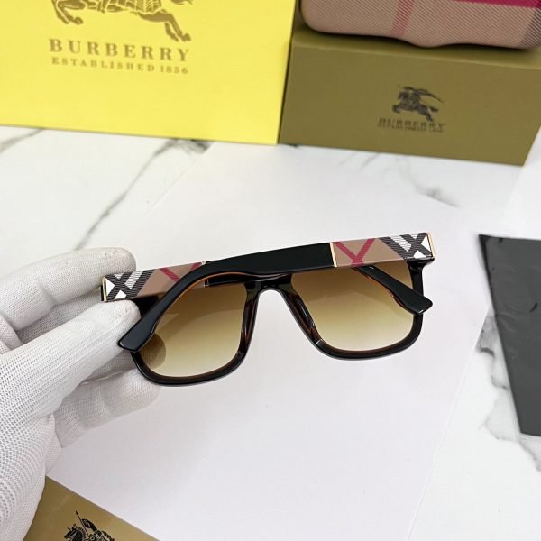 Burberry Wayfarer Sunglass - Image 4