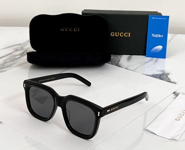 Gucci Wayfarer Sunglass