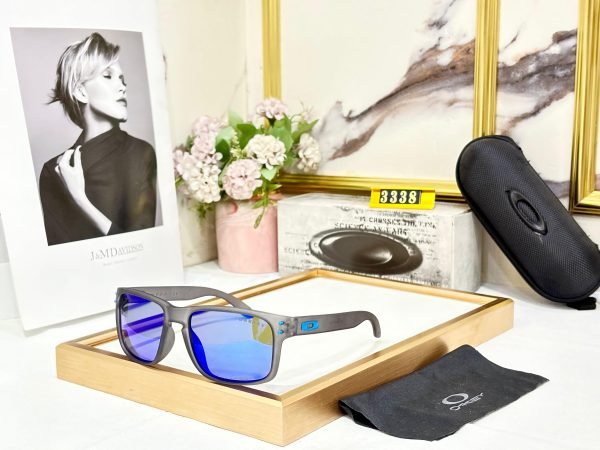 Oakley Sports Sunglass - Image 4
