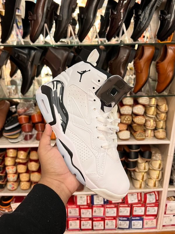 Nike Jordan Retro Sneaker