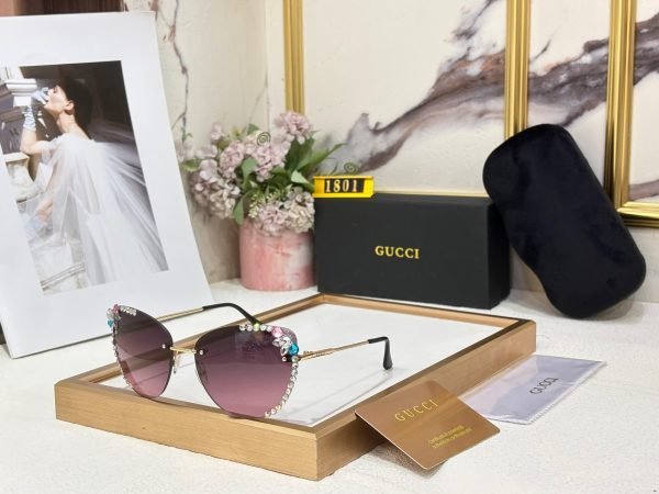 Gucci Pearl Sunglass - Image 4