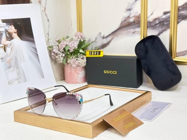 Gucci Pearl Sunglass - Image 3