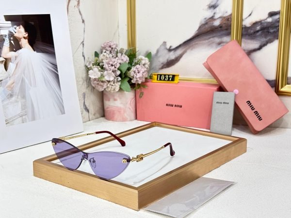 Miu Miu Sunglass