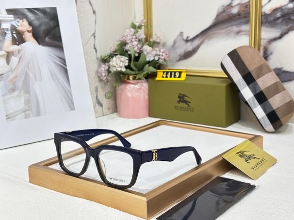 Burberry - Image 3