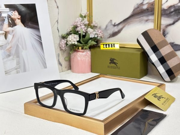 Burberry - Image 5