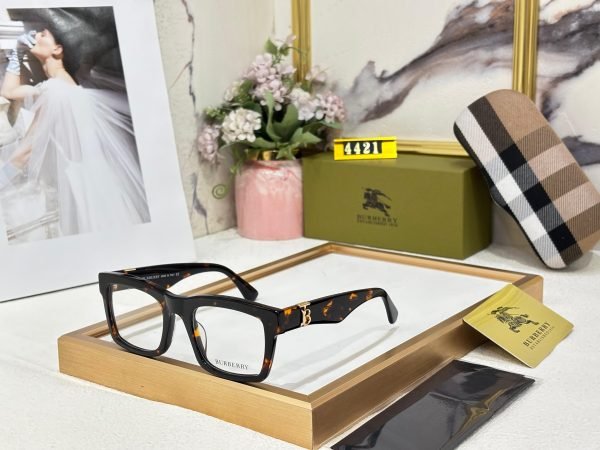 Burberry - Image 6