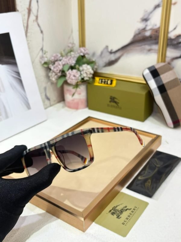 Burberry - Image 2