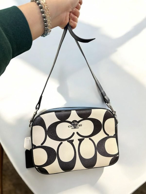 COACH  JAIMIE CAMERA SLING BAG - Image 2