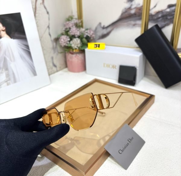 DIOR - Image 2