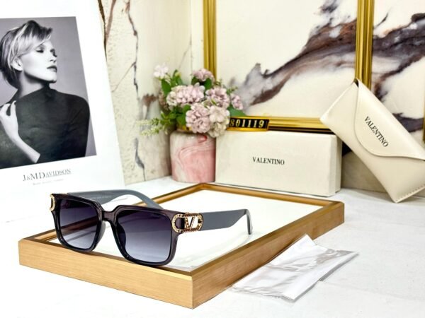 VALENTINO - Image 3