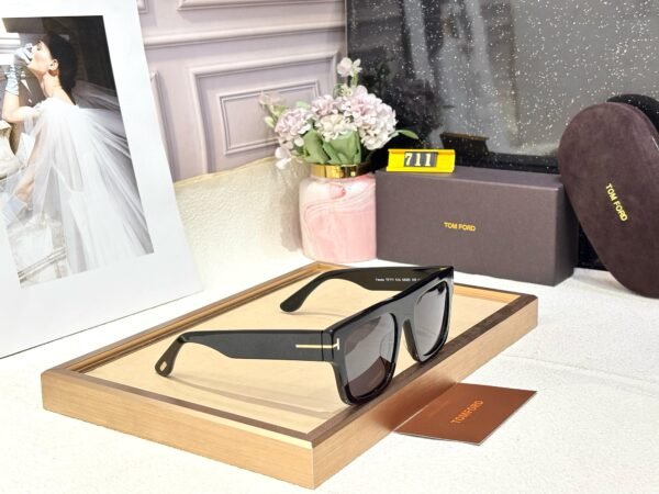 TOM FORD - Image 2