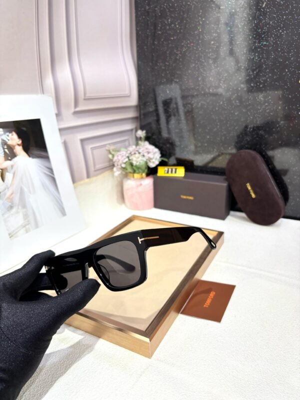 TOM FORD - Image 3