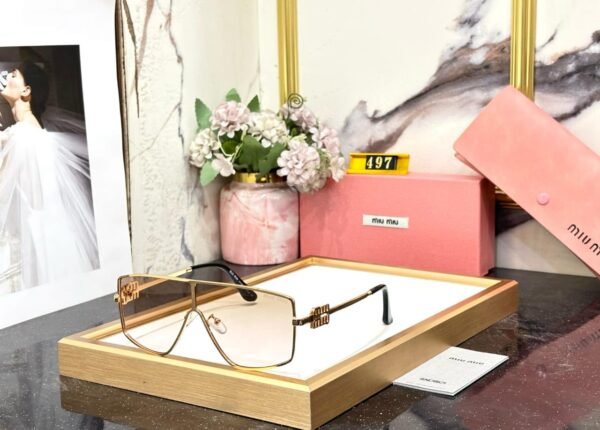 Miu Miu Sunglass