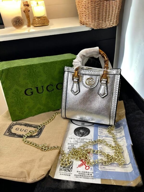 Gucci Diana super mini bag