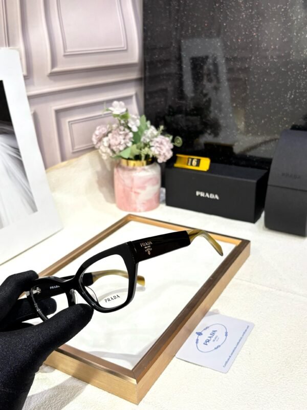 PRADA - Image 4