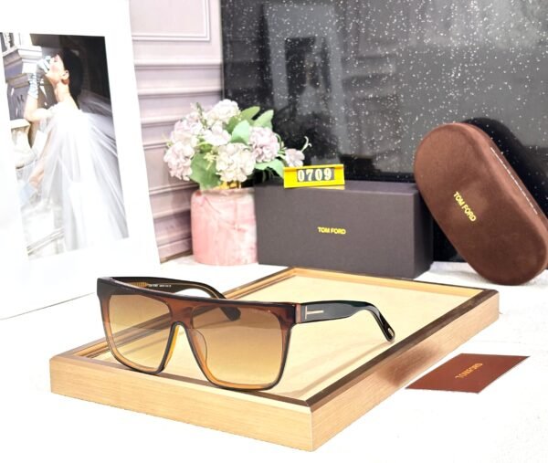 TOM FORD