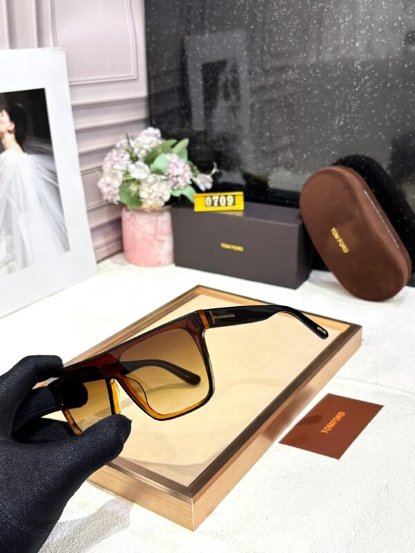 TOM FORD - Image 2