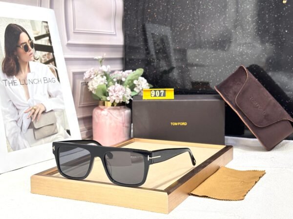 TOM FORD