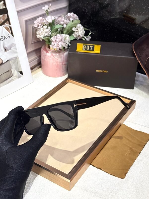 TOM FORD - Image 2