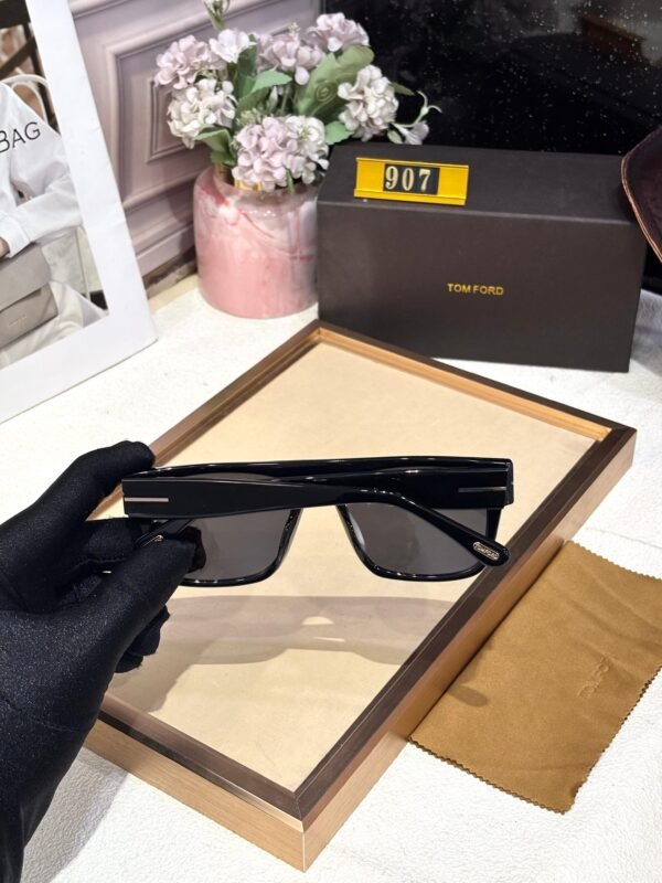 TOM FORD - Image 4
