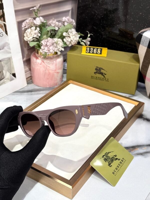 BURBERRY - Image 2