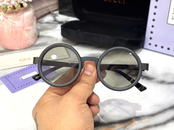 GUCCI LENS CHANGING DARK TO LIGHT - Image 3