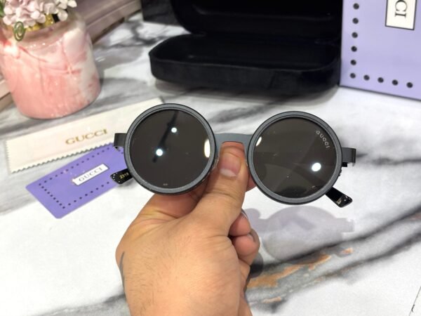 GUCCI LENS CHANGING DARK TO LIGHT - Image 2