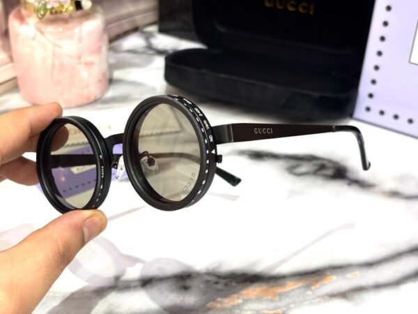 GUCCI LENS CHANGING DARK TO LIGHT - Image 5