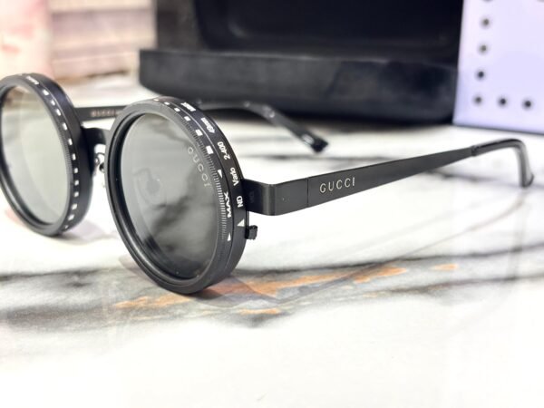 GUCCI LENS CHANGING DARK TO LIGHT - Image 4