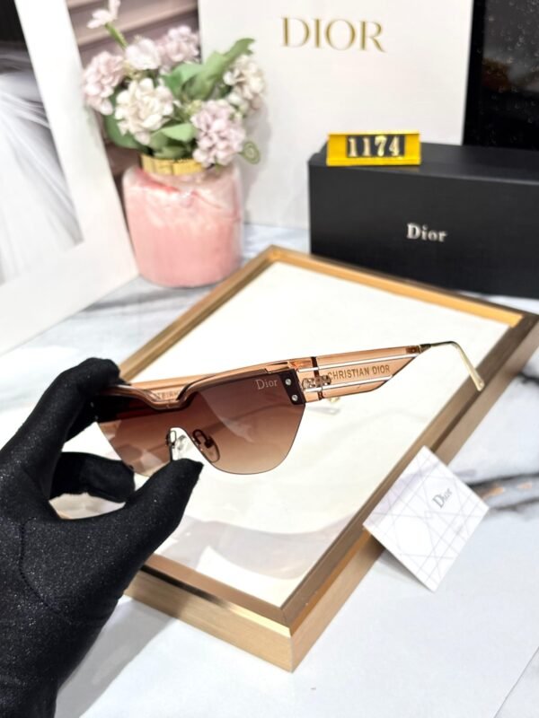 DIOR - Image 2