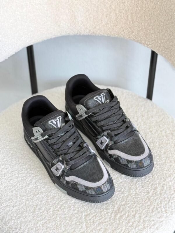 Louis Vuitton Sneaker - Image 2