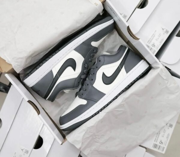 Nike Airjordan 1 - Image 2