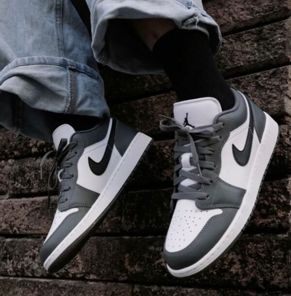 Nike Airjordan 1 - Image 3