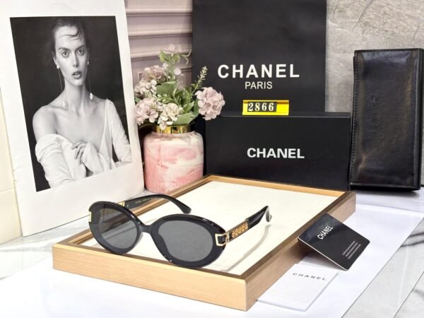 CHANEL - Image 2