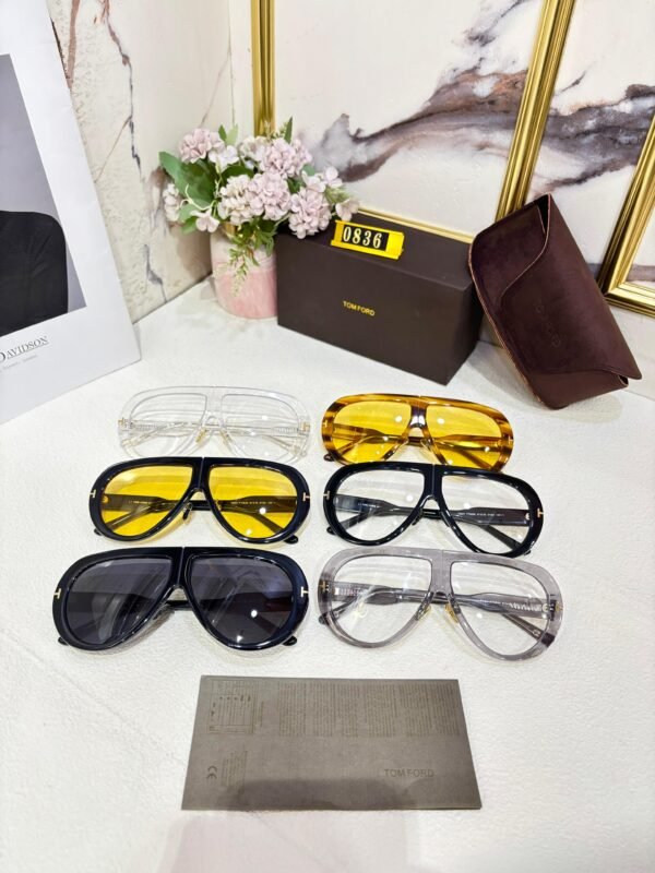 TOM FORD - Image 20