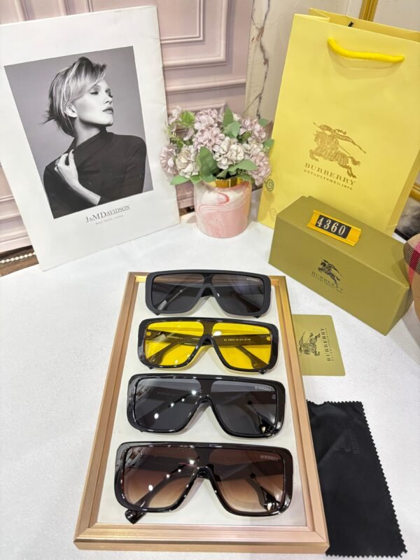 BURBERRY - Image 10