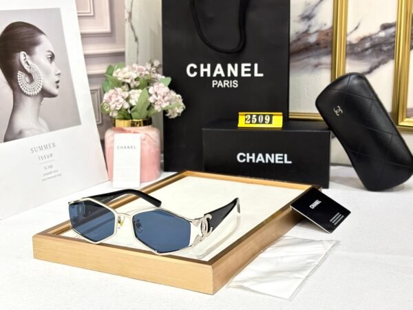 CHANEL - Image 3