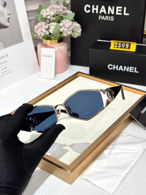 CHANEL - Image 4