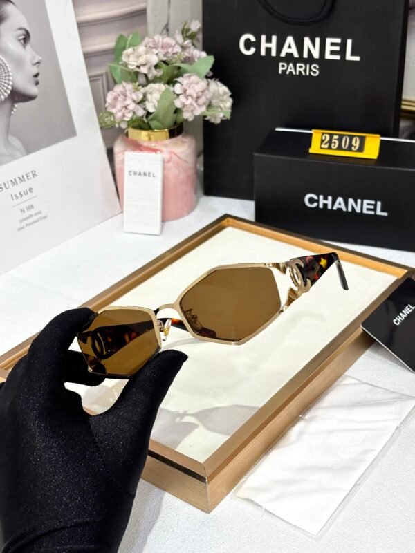 CHANEL - Image 6