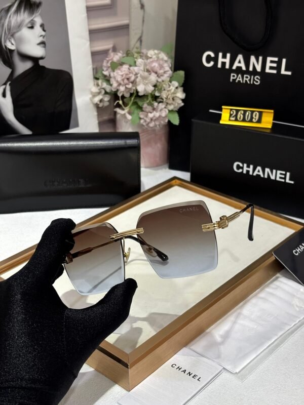 CHANEL - Image 3